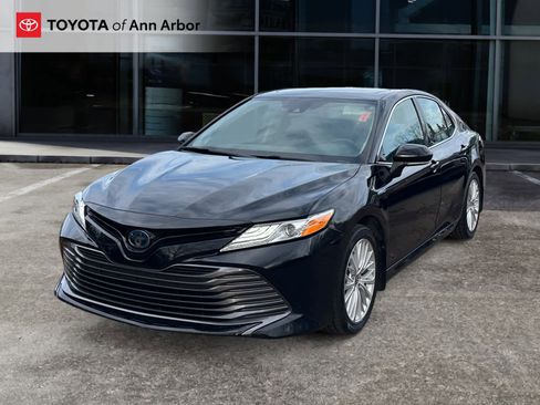 Used 2020 Toyota Camry XLE image 9