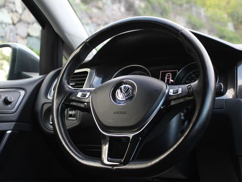 Used 2018 Volkswagen Golf S image 20