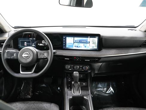 Used 2025 Nissan Kicks SV AWD/4WD image 15