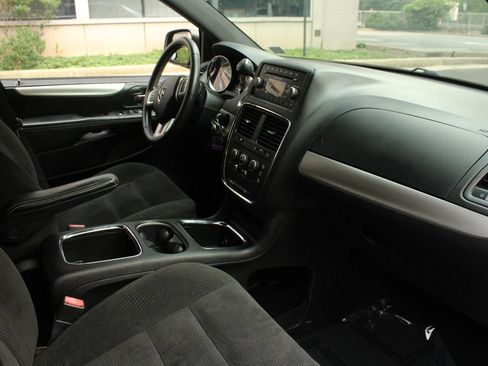 Used 2015 Dodge Grand Caravan SXT w/ Blacktop Package FWD image 24