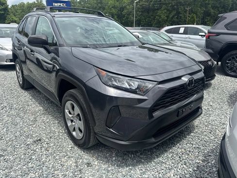 Used 2021 Toyota RAV4 LE FWD image 2