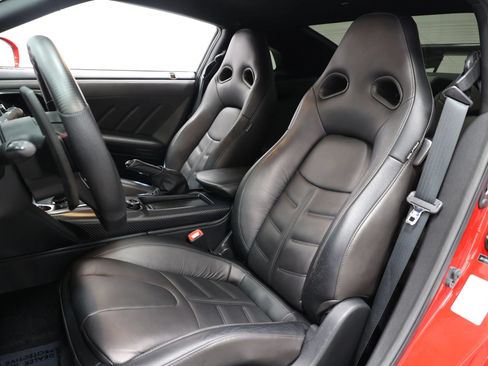 Used 2019 Nissan GT-R Premium w/ Premium Interior Package AWD/4WD image 18