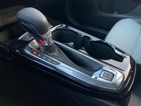 Used 2025 Chevrolet Trax LT w/ LT Convenience Package image 24