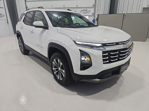 Used 2025 Chevrolet Equinox LT w/ Convenience Package II image 9