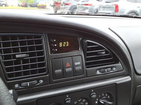 Used 2000 Daewoo Nubira SE FWD image 18