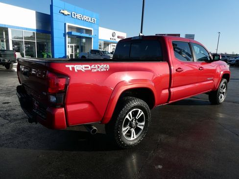 Used 2018 Toyota Tacoma TRD Sport image 5