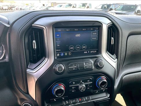 Used 2021 Chevrolet Silverado 2500 LT w/ Convenience Package image 26