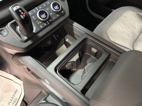 Used 2023 Land Rover Defender 110 X-Dynamic SE image 13