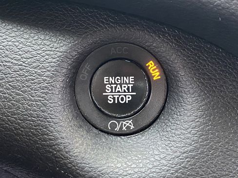 Used 2018 Jeep Cherokee Limited image 10