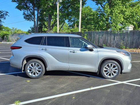 Used 2020 Toyota Highlander Limited AWD/4WD image 2