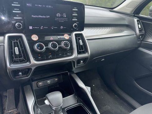 Used 2023 Kia Sorento LX image 11