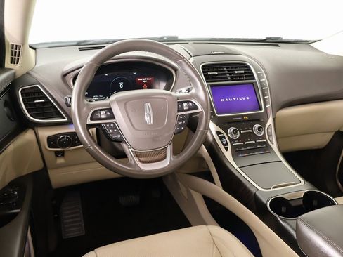 Used 2020 Lincoln Nautilus Reserve w/ Equipment Group 201A image 2