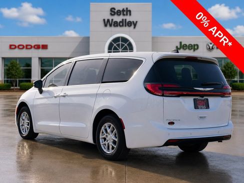 New 2026 Chrysler Pacifica Select FWD image 5