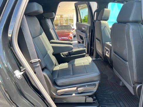 Used 2024 Chevrolet Tahoe Z71 w/ Z71 Off-Road Package AWD/4WD image 19