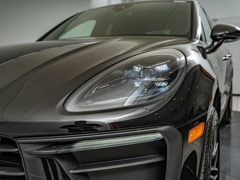Certified 2026 Porsche Macan AWD/4WD image 16