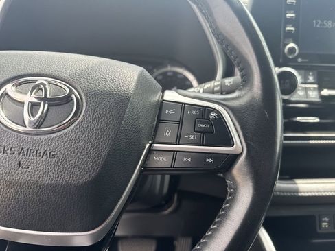 Used 2022 Toyota Highlander XSE AWD/4WD image 18