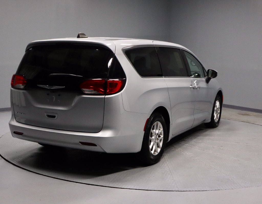 Used 2023 Chrysler Voyager LX FWD image 10