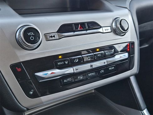 Used 2022 Ford Explorer XLT w/ Equipment Group 202A image 14