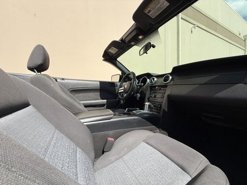 Used 2007 Ford Mustang Convertible RWD image 10