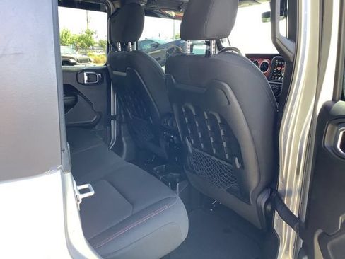 Used 2021 Jeep Wrangler Unlimited Rubicon AWD/4WD image 36