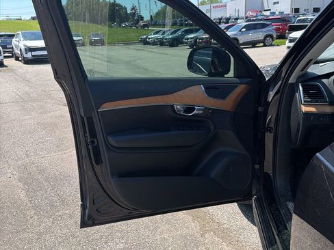 Used 2021 Volvo XC90 T6 Momentum AWD/4WD image 9