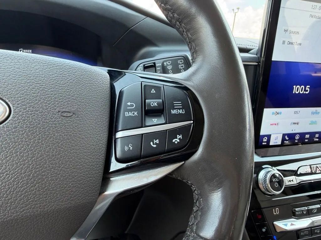 Used 2021 Ford Explorer Platinum w/ Equipment Group 601A AWD/4WD image 17