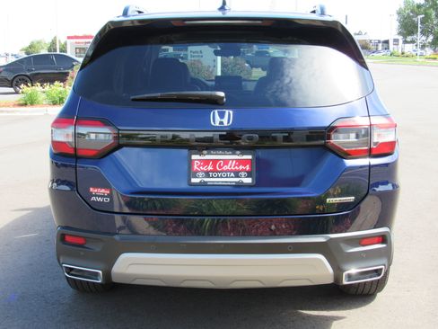 Used 2025 Honda Pilot Touring image 7