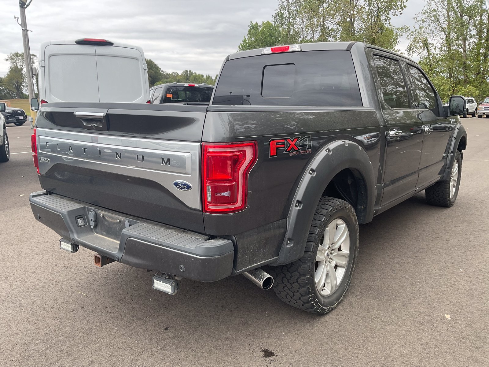 Used 2015 Ford F150 Platinum w/ Equipment Group 701A Luxury AWD/4WD image 4
