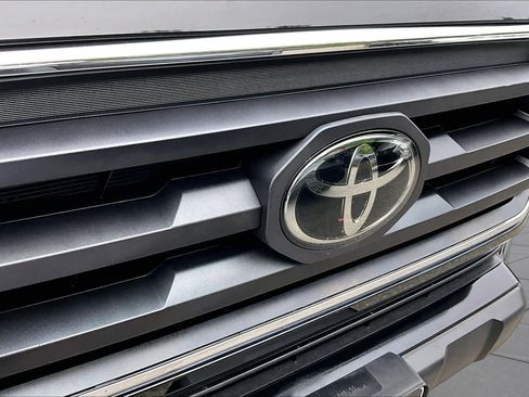 Certified 2022 Toyota Tacoma SR5 AWD/4WD image 28