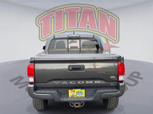 Used 2016 Toyota Tacoma TRD Sport image 4