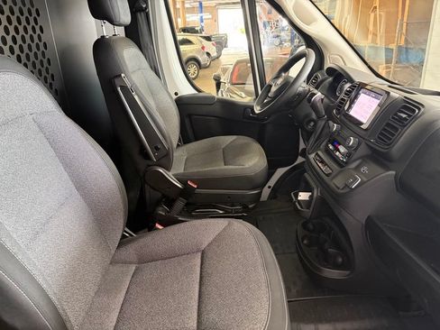 Used 2025 RAM ProMaster 2500 w/ U-Haul Equipment Group FWD image 19