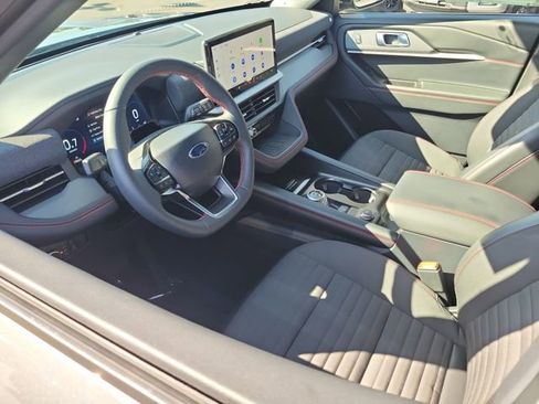 Used 2025 Ford Explorer ST-Line w/ Premium Package image 3