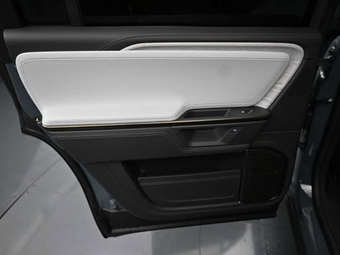 Used 2025 Rivian R1S Premium AWD/4WD image 18