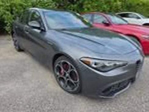 Used 2024 Alfa Romeo Giulia Veloce AWD/4WD image 2