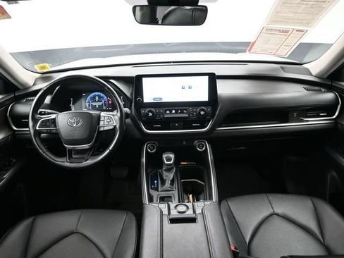 Certified 2024 Toyota Grand Highlander AWD image 28