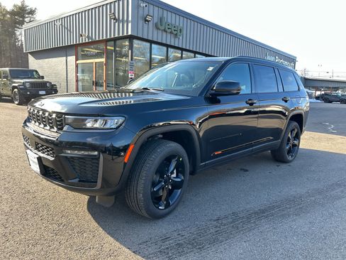 New 2026 Jeep Grand Cherokee L Limited w/ Limited Altitude Package AWD/4WD image 10