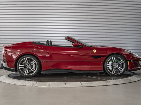 Used 2019 Ferrari Portofino RWD image 6