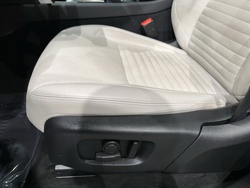 Used 2023 Land Rover Discovery Sport SE image 23