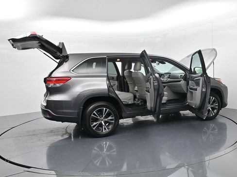 Used 2018 Toyota Highlander LE image 66