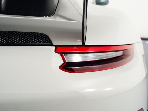 Used 2019 Porsche 911 GT2 RS image 17