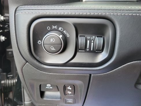 Used 2020 RAM 1500 Limited w/ Black Appearance Package AWD/4WD image 20