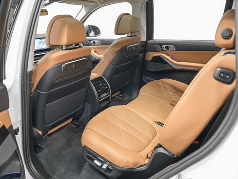 Used 2024 BMW X7 xDrive40i w/ Premium Package image 27