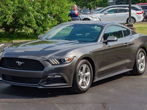 Used 2016 Ford Mustang Coupe RWD image 3