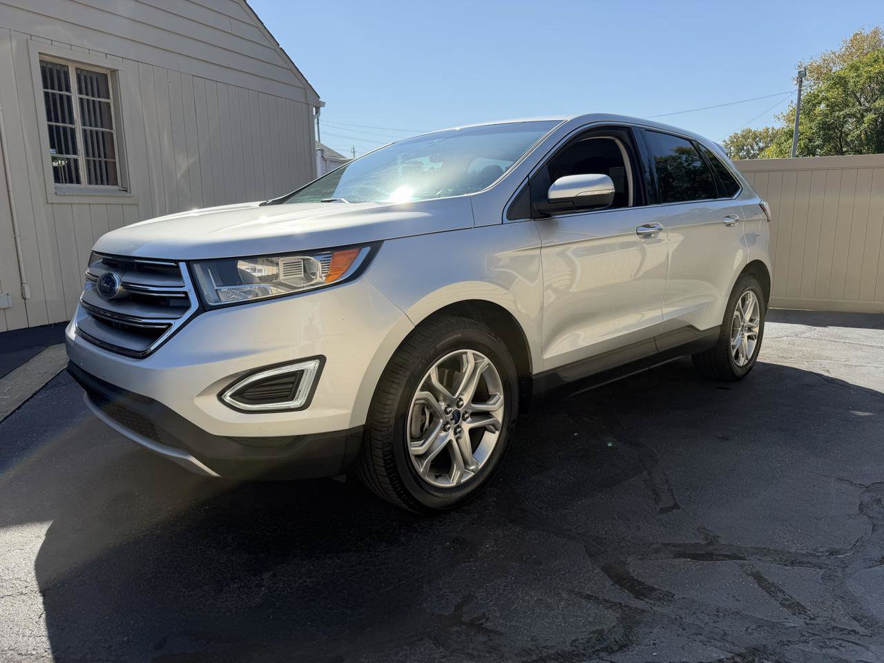 Used 2017 Ford Edge Titanium w/ Technology Package AWD/4WD image 9