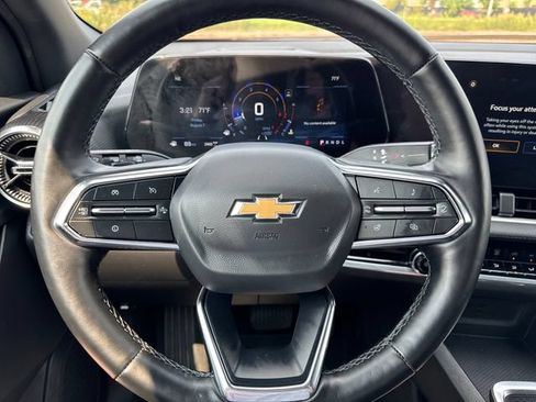 Used 2025 Chevrolet Equinox LT AWD/4WD image 15