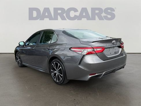 Used 2018 Toyota Camry SE w/ Moonroof Package FWD image 4