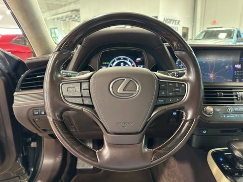 Used 2020 Lexus LS 500 w/ Interior Upgrade Package image 18