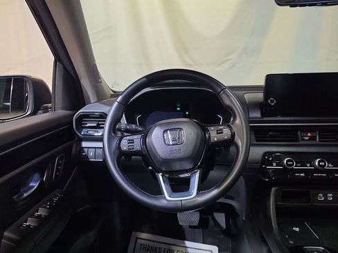 Used 2024 Honda Pilot Touring image 11