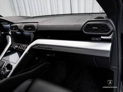 Used 2019 Lamborghini Urus AWD/4WD image 45