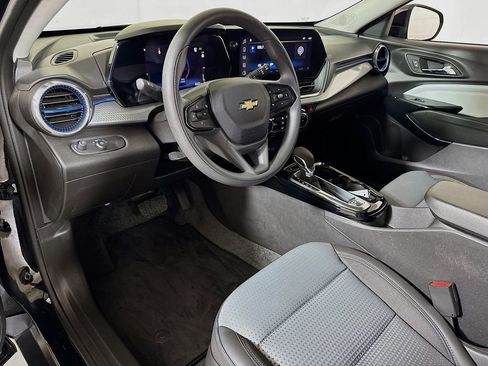 Certified 2026 Chevrolet Trax LT FWD image 7